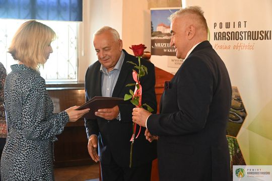Pow. krasnostawski. 10 nauczycieli odebrało akty mianowania [GALERIA ZDJĘĆ] 