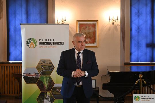 Pow. krasnostawski. 10 nauczycieli odebrało akty mianowania [GALERIA ZDJĘĆ] 