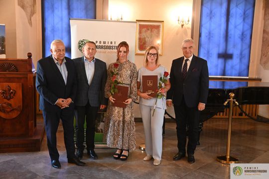Pow. krasnostawski. 10 nauczycieli odebrało akty mianowania [GALERIA ZDJĘĆ] 