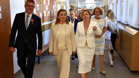 Włodawskie placówki oświatowe odwiedziła wiceminister Paulina Piechna-Więckiewicz [ZDJĘCIA]