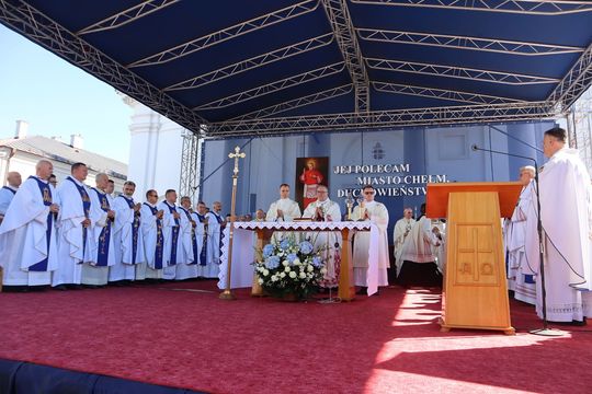 Chełm. Suma pontyfikalna, której przewodniczy arcybiskup Antonio Guido Filipazzi, Nuncjusz Apostolski w Polsce [GALERIA ZDJĘĆ] 