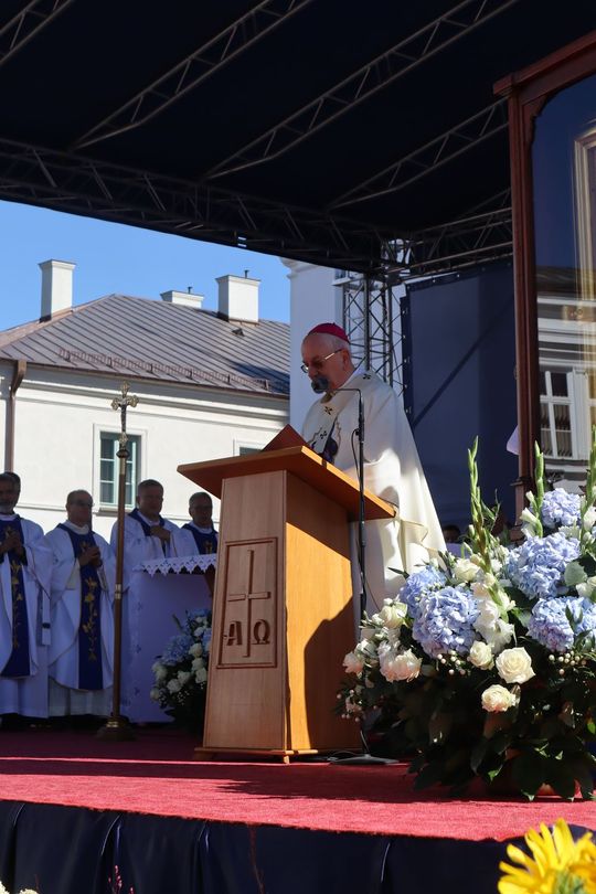 Chełm. Suma pontyfikalna, której przewodniczy arcybiskup Antonio Guido Filipazzi, Nuncjusz Apostolski w Polsce [GALERIA ZDJĘĆ] 