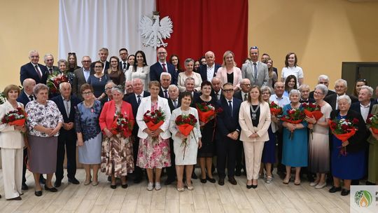 Razem przez 50, a nawet 60 lat. Wyjątkowa uroczystość w Izbicy [GALERIA ZDJĘĆ]