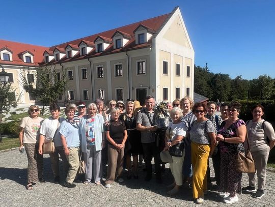 „Na tak dobrym weselu to dawno nie byliśmy”. Seniorzy z ziemi włodawskiej z wizytą w gminie Kodeń [ZDJĘCIA]