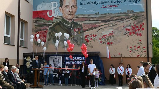 Gm. Rudnik. Mural przypomina o bohaterze. W Płonce uczcili pamięć majora „Lubicza” [GALERIA ZDJĘĆ]