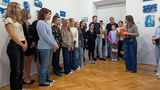 Chełm. "W Odbiciu Granatu", wystawa cyjanotypii w MDK Chełm