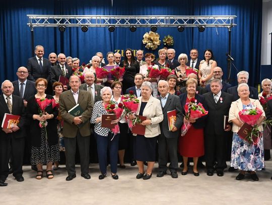 Pół wieku i więcej razem. W Fajsławicach świętowali niezwykłe małżeńskie jubileusze [GALERIA ZDJĘĆ]