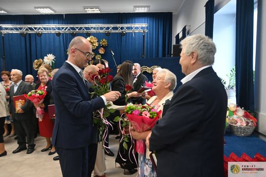 Pół wieku i więcej razem. W Fajsławicach świętowali niezwykłe małżeńskie jubileusze [GALERIA ZDJĘĆ]