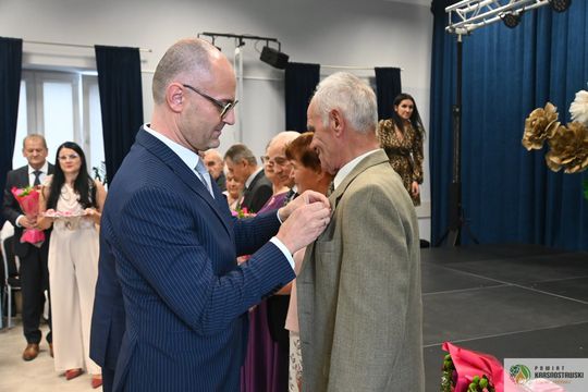 Pół wieku i więcej razem. W Fajsławicach świętowali niezwykłe małżeńskie jubileusze [GALERIA ZDJĘĆ]
