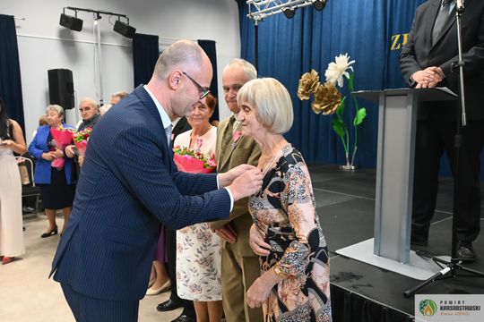 Pół wieku i więcej razem. W Fajsławicach świętowali niezwykłe małżeńskie jubileusze [GALERIA ZDJĘĆ]