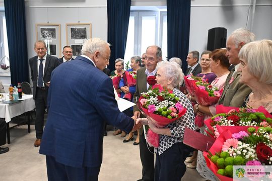 Pół wieku i więcej razem. W Fajsławicach świętowali niezwykłe małżeńskie jubileusze [GALERIA ZDJĘĆ]