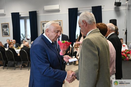 Pół wieku i więcej razem. W Fajsławicach świętowali niezwykłe małżeńskie jubileusze [GALERIA ZDJĘĆ]