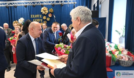 Pół wieku i więcej razem. W Fajsławicach świętowali niezwykłe małżeńskie jubileusze [GALERIA ZDJĘĆ]