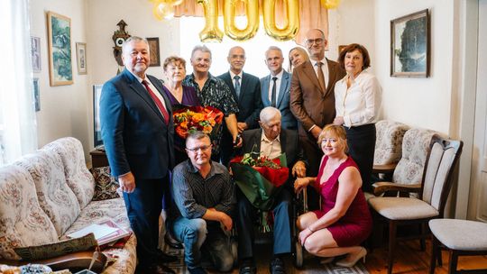 Pan Czesław z Dobromyśli skończył 100 lat. Niezwykła uroczystość w gminie Siedliszcze [GALERIA ZDJĘĆ]