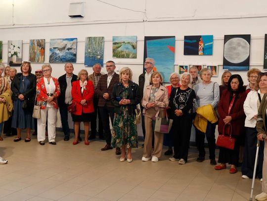 Wernisaż prac poplenerowych Stowarzyszenia Twórczego "Pasja" [galeria zdjęć]