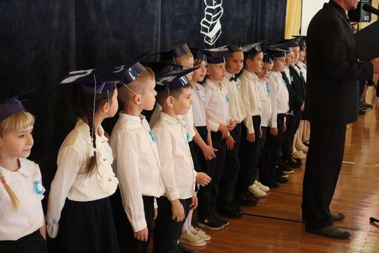 Chełm. To był ich pierwszy wielki dzień w szkole. Ślubowanie w SP nr 6 [GALERIA ZDJĘĆ]