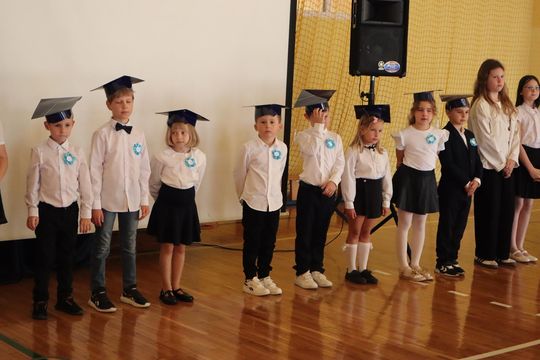 Chełm. To był ich pierwszy wielki dzień w szkole. Ślubowanie w SP nr 6 [GALERIA ZDJĘĆ]