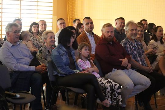 Chełm. To był ich pierwszy wielki dzień w szkole. Ślubowanie w SP nr 6 [GALERIA ZDJĘĆ]
