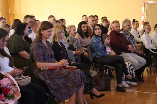 Chełm. To był ich pierwszy wielki dzień w szkole. Ślubowanie w SP nr 6 [GALERIA ZDJĘĆ]