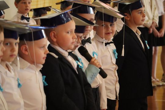 Chełm. To był ich pierwszy wielki dzień w szkole. Ślubowanie w SP nr 6 [GALERIA ZDJĘĆ]