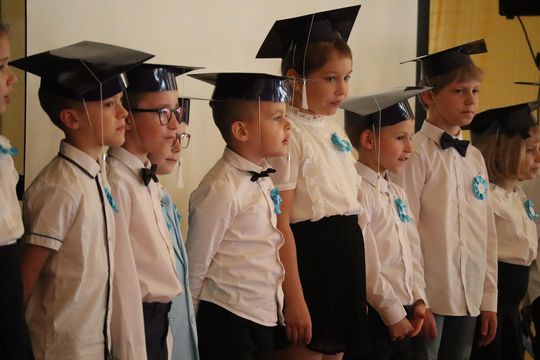 Chełm. To był ich pierwszy wielki dzień w szkole. Ślubowanie w SP nr 6 [GALERIA ZDJĘĆ]