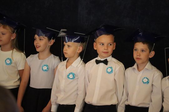 Chełm. To był ich pierwszy wielki dzień w szkole. Ślubowanie w SP nr 6 [GALERIA ZDJĘĆ]