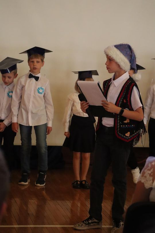Chełm. To był ich pierwszy wielki dzień w szkole. Ślubowanie w SP nr 6 [GALERIA ZDJĘĆ]