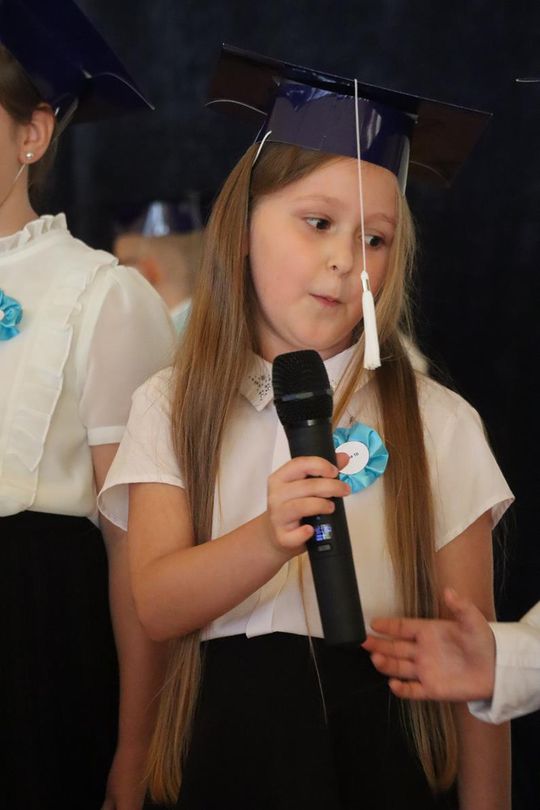 Chełm. To był ich pierwszy wielki dzień w szkole. Ślubowanie w SP nr 6 [GALERIA ZDJĘĆ]
