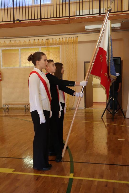 Chełm. To był ich pierwszy wielki dzień w szkole. Ślubowanie w SP nr 6 [GALERIA ZDJĘĆ]
