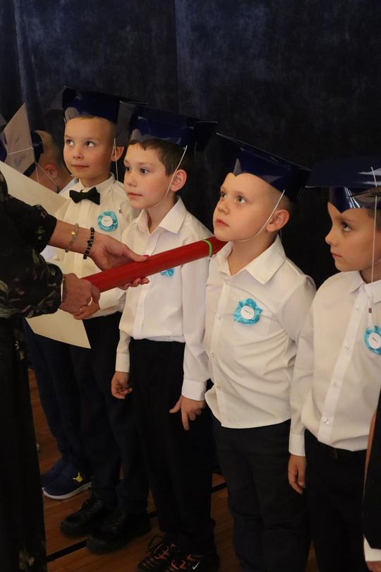 Chełm. To był ich pierwszy wielki dzień w szkole. Ślubowanie w SP nr 6 [GALERIA ZDJĘĆ]