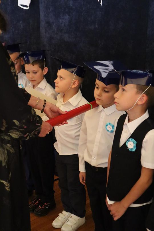 Chełm. To był ich pierwszy wielki dzień w szkole. Ślubowanie w SP nr 6 [GALERIA ZDJĘĆ]