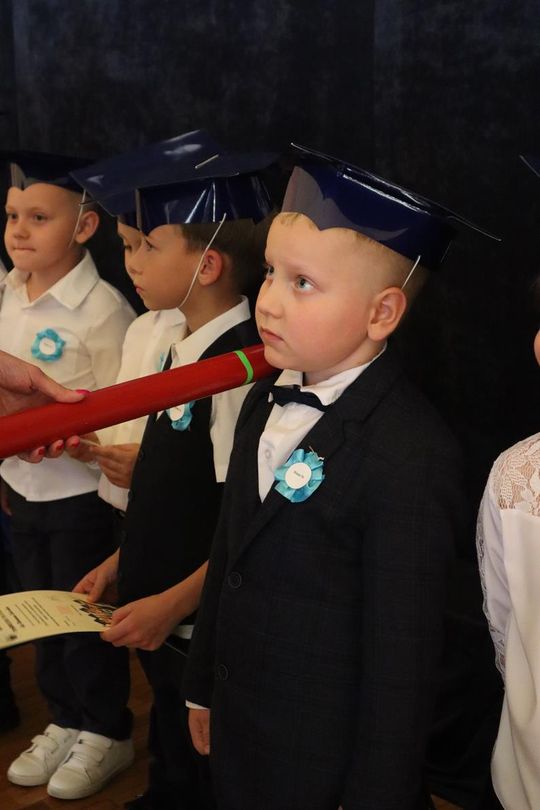 Chełm. To był ich pierwszy wielki dzień w szkole. Ślubowanie w SP nr 6 [GALERIA ZDJĘĆ]