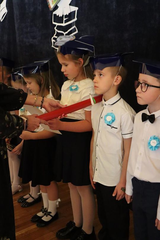 Chełm. To był ich pierwszy wielki dzień w szkole. Ślubowanie w SP nr 6 [GALERIA ZDJĘĆ]