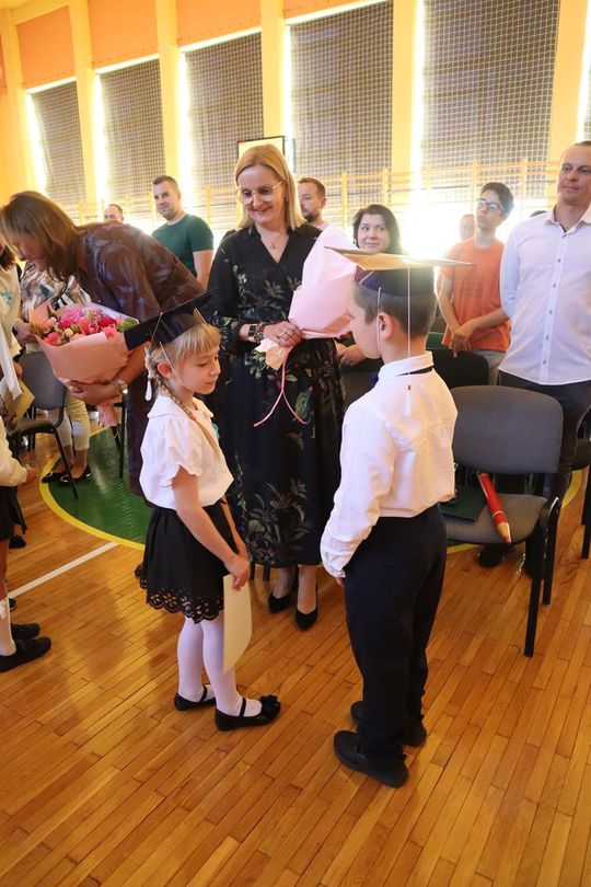 Chełm. To był ich pierwszy wielki dzień w szkole. Ślubowanie w SP nr 6 [GALERIA ZDJĘĆ]