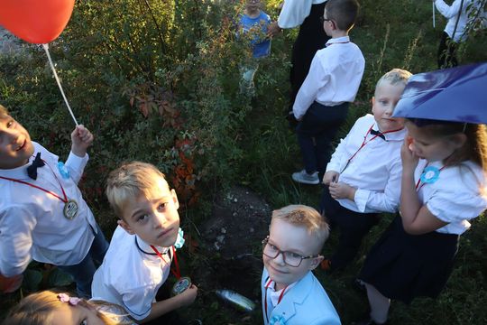 Chełm. To był ich pierwszy wielki dzień w szkole. Ślubowanie w SP nr 6 [GALERIA ZDJĘĆ]