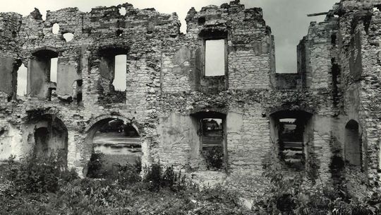 Gm. Krasnystaw. Zamek w Krupem przed wielką zmianą. Archiwalne zdjęcia pokazują jego dawny stan [GALERIA ZDJĘĆ]