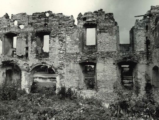 Gm. Krasnystaw. Zamek w Krupem przed wielką zmianą. Archiwalne zdjęcia pokazują jego dawny stan [GALERIA ZDJĘĆ]