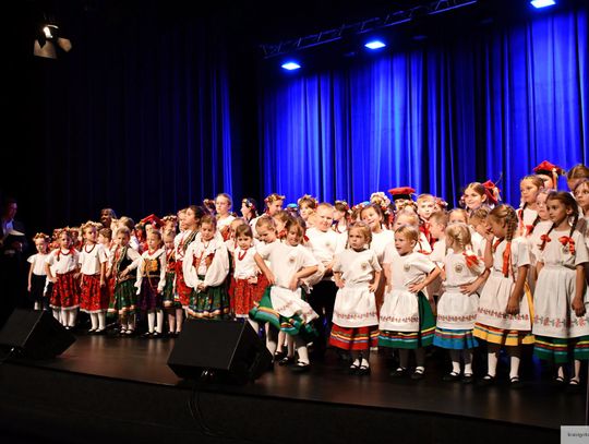 Folklor nie odchodzi w zapomnienie. Jubileuszowy koncert w Krasnymstawie [GALERIA ZDJĘĆ]