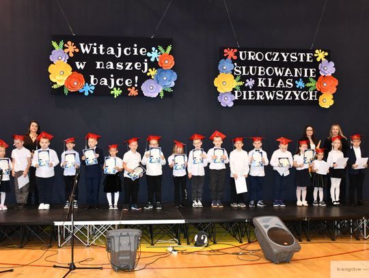 Pierwszoklasiści z Krasnegostawu oficjalnie uczniami. Za nimi uroczyste ślubowanie [GALERIA ZDJĘĆ]