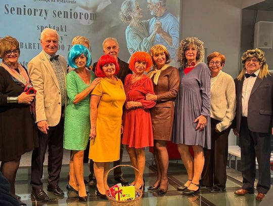 Seniorzy zachwycili publiczność swoim talentem i poczuciem humoru [ZDJĘCIA]